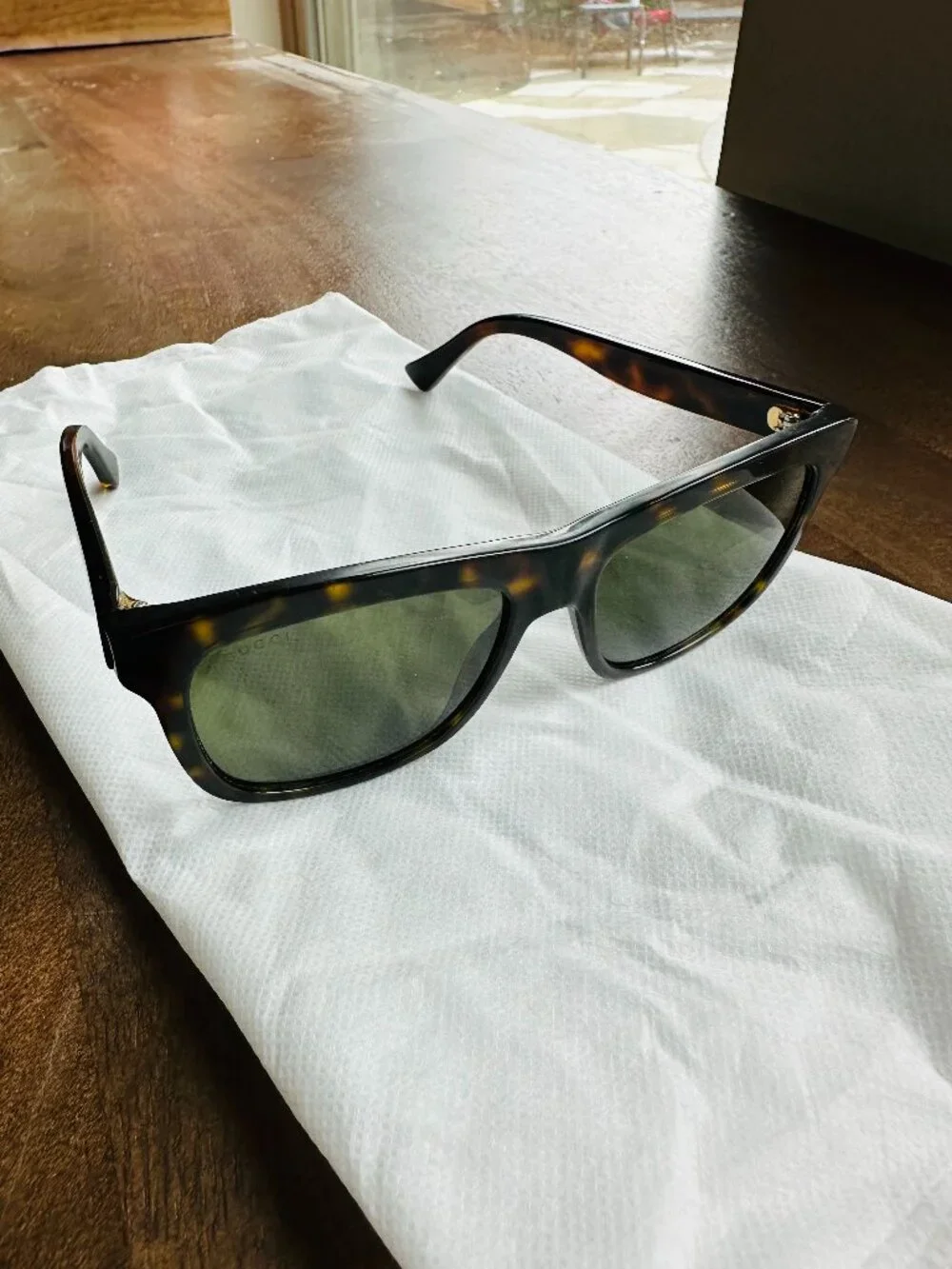 Gucci Tortoise Shell Sunglasses – Iconic Gold Bee Logo GG0034S - Picture 3 of 12